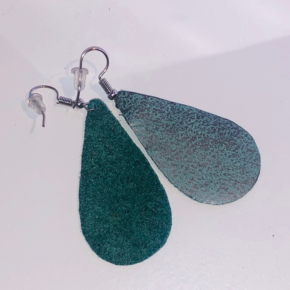 Leather turquoise & silver teardrop earrings.